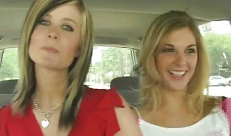 Kulit gelap perempuan pada satu budak budak lucah orang