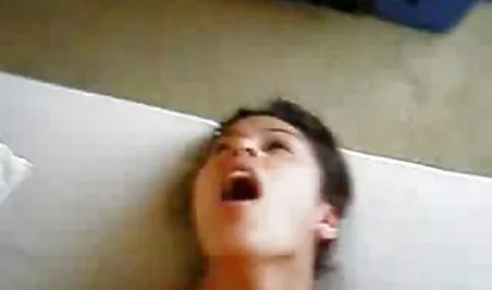 Si rambut merah blue budak sekolah punya telanjang dan memiliki mainan.