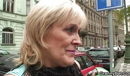 Dua manis main kelentit awek Angelina