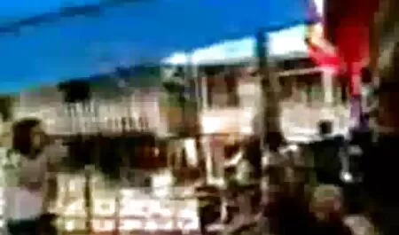 Gadis blue bogel tergantung pada nerd