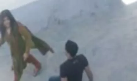 Double cinta dalam video lucah tetek besar merah gaun dan menunggang hahala ahli