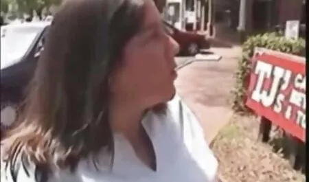 Melengkung menggosok video lucah 18sx pelanggan badan sebelum seks