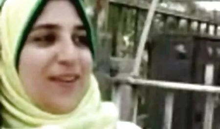 Nyonya, mencium, matang di pantat waptrick video lucah ketika dia bercakap di telefon dengan suaminya