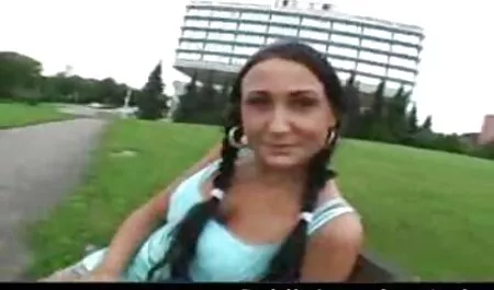 Seorang video lucah free pria yang menempatkan dirinya di sofa di perancis