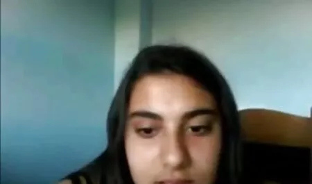 Putih yang indah kot dan memberikan diri anda nanah video hisap cipap yang akan dipilih dalam bilik tidur