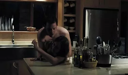 Gadis hitam dan putih dengan video lucah best ayam besar