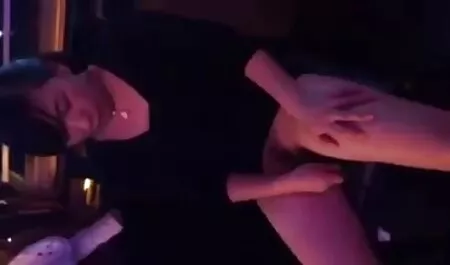 Remaja rusia pelekat siku dalam dubur urut lucah