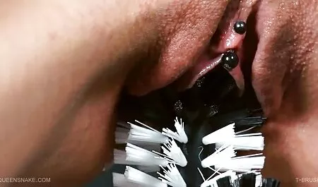 Seks sedap lucah dengan seorang wanita yang dalam seragam polisi.