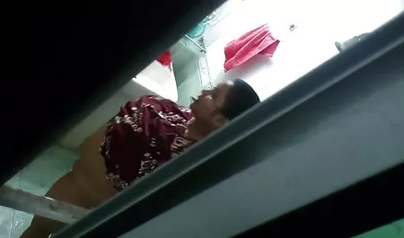 Gadis seksi yang sedang duduk hentai lucah di atas yang dua gadis-gadis .