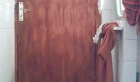 Di rumah sialan sek lucah