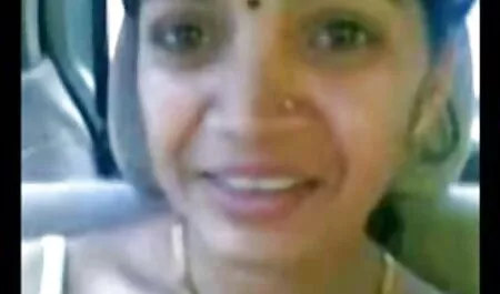 Wanita video sex awek sekolah itu meletakkan sekrup suaminya.