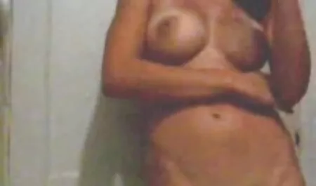 Pilihan orang untuk tuangkan gambar pukek perempuan menghadapi dua pasang sperma pada masa yang sama.