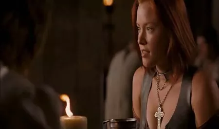 Seorang amerika yang menyewa video jilat tetek apartemen ke Pakistan penuh kerja dan mengetuk topi dengan bulu.