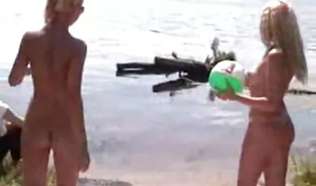 Tiga atlet yang menyamar di bikini ayunan untuk mengalahkan video lucah atikah suhaime muzik