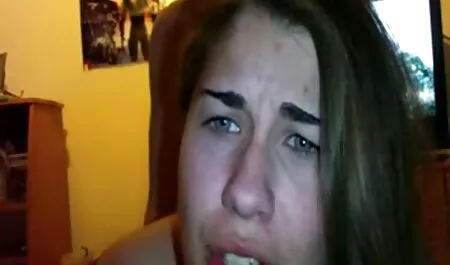 Seorang wanita pirang dengan anak kote masuk burit berpaling kepada seorang teman dan mengambil penisnya