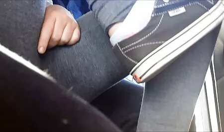 Orang asia dengan seorang gadis mainan nakal lucah di dubur