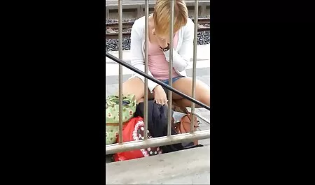 Pelajar-pelajar muda meninggalkan teman-teman komik lucah naruto mereka, siapa yang ingin tinggal