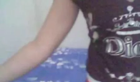 Wanita jalang ini skodeng jiran mandi sangat menarik.