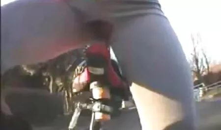 Dia menerima sila seorang lelaki yang lebih tua gambar blue mat salleh