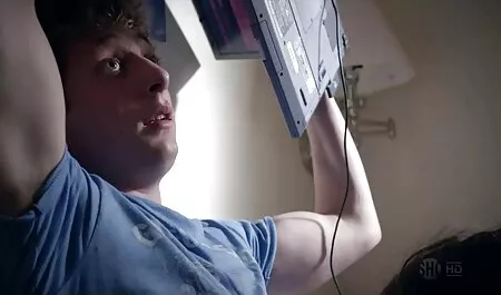 Kecantikan tuangkan krim pada rakan-rakan dan budak sekolah tayang tetek merokok dengan rasa