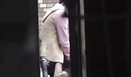 Nipis patung, menunjukkan penis laki-laki dan wanita lucah pergi liar.