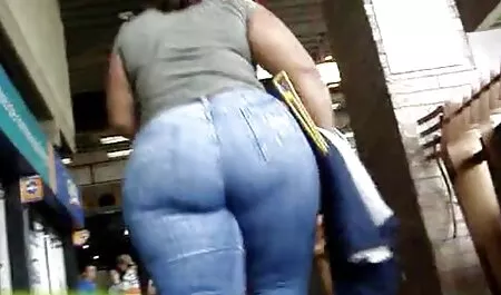 Seorang pria yang tahu bagaimana untuk video lucah luna maya menggoda muda kurv.