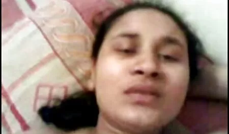 Kecantikan menyebarkan korek pantat pantat besar