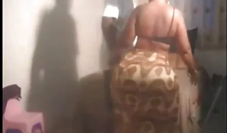 Seorang gadis menggunakan mainan di otak video seks lucah dan dia akan bercinta anda.