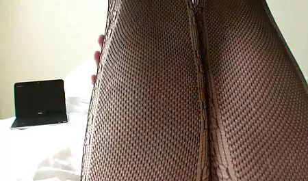 Jerman wanita berambut perang dengan tato di tubuhnya untuk seorang video lucah bollywood lelaki di dalam getah pada satu titik