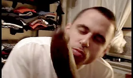 Pengilang telah lucah amoi rusak dalam rok pink selepas blowjob.