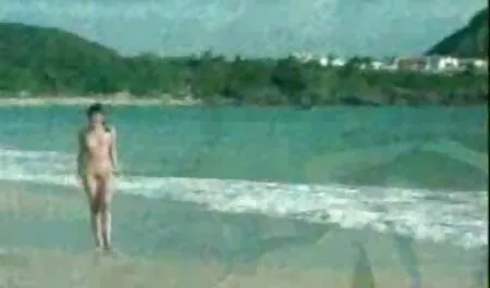 gadis filem lucah arab melambaikan tangan