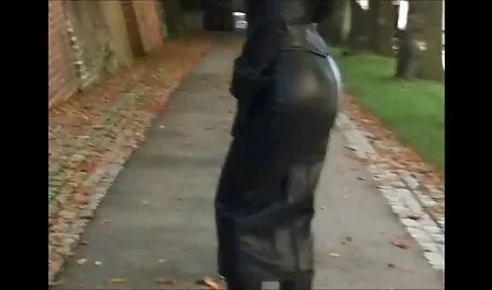 Dia menumpahkan sperma ke mulut video lucah cut tari Binatang berambut merah.