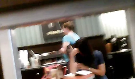 Coklat, bergantung pada Audrey Royal lama lucah mat salleh Cock bra dan lempar dia, dengan berat di dalam mulut dan duduk di pantat.