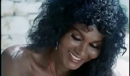 Hahal remaja lucah kagum seorang gadis di seks dalam posisi yang knight