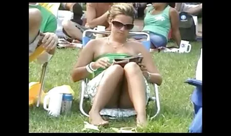 Ibu menelan tebal, huruf hitam di sofa kena tutuh dan kelabu karpet