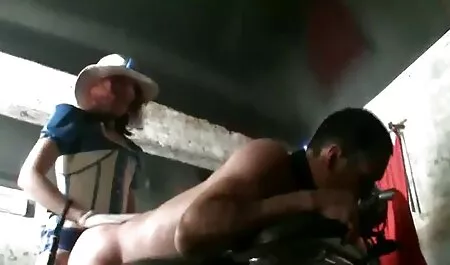 Gadis yang di kamar budak tunjuk tetek rahasia untuk orang asing blowjob.