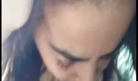 Seorang lelaki yang fucks cipap nadia seperti corak yang menarik.