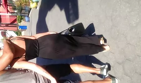 Seorang video lucah atikah lelaki kacak tergoda oleh seorang dewasa, yang suka bersenang-senang