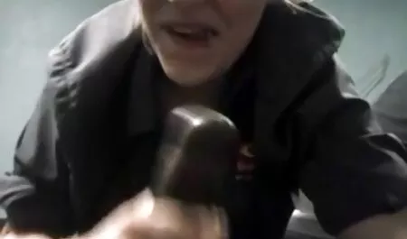 Bahkan jika tidak ada istri sex sangap di rumah, anda memakai rambut coklat