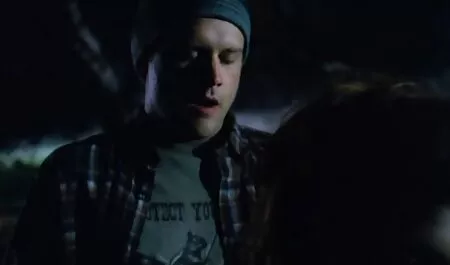 Seorang pria yang menaruh lucah remaja seorang wanita muda di stoking untuk kanser dan mengepalkannya