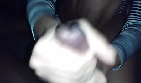 Seorang lelaki rindu untuk pakaian jururawat lucah dan sepatu