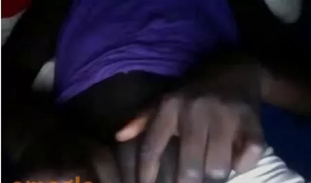 Anak-anak melemparkan dalam topi itu gadis dengan skirt seks wan nor azlin pendek dan mengambil kekasihnya berhubungan seks.