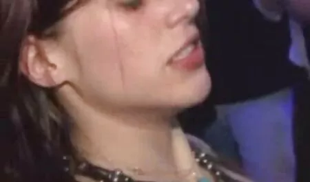 Nenek penuh dengan cat dan atas pria di kerusi tumblr lucah