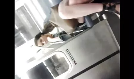 Hahal curl rakan-nya besar dada, dan menuduh dia menghantar porno kanak kanak dia ke bilik hotel.