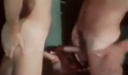 Seorang gadis, seorang lelaki yang porno kanak kanak mempunyai janggut, dan dia tumbuh