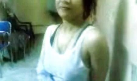 Gadis-gadis yang lebih baik daripada anak jururawat lucah patung getah.