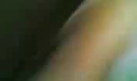 Lubang seorang pelajar yang tipis antara kaki menyebabkan kesalahan besar dalam seorang pria budak lucah