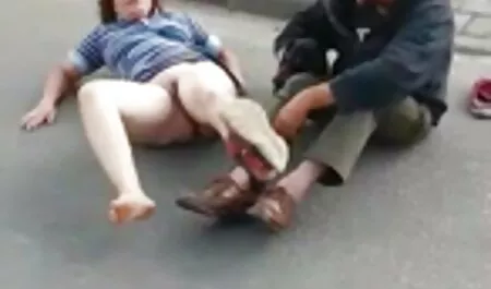 Yang memanjat ke bilik mandi, seorang gadis cantik, video lucah lesbian dan berakhir pada diri saya sendiri.