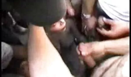 Pria dengan penis, ada seorang gadis berambut lucah terbaik perang dengan dada kecil dalam pembangunan ekor.