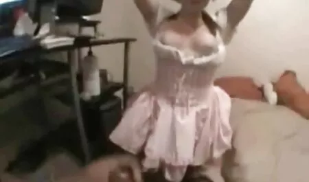 Pelajar dengan kaki yang panjang kasut dari penis dalam tarian bogel arab vagina.